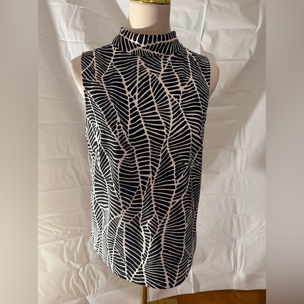 MELLODAY Black and White Sleeveless Blouse with Mock Neck and Mandarin Collar